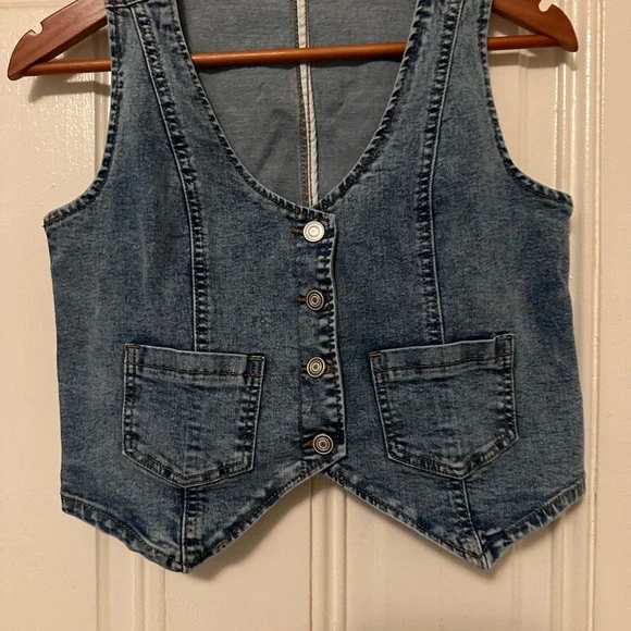Light Denim Button top size small nwot - Picture 3 of 7